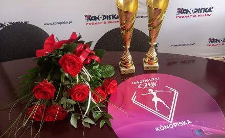 Gratulacje dla Mażoretek "Szyk" z rąk wójta